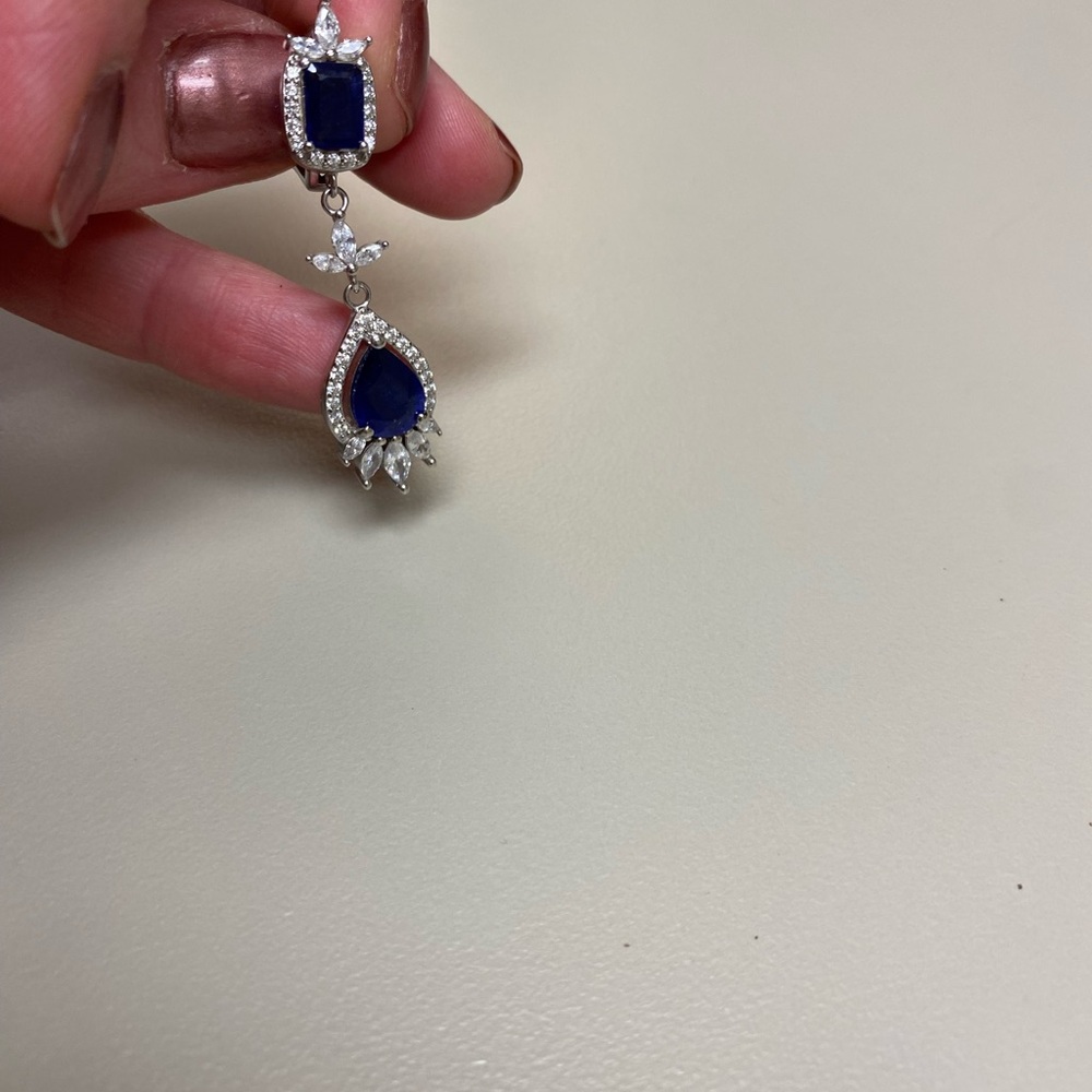 Elegant Silver diamond and Sapphire Jewelry Set - Picture 6 of 9